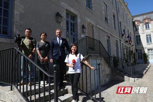 网红吃瓜西安事件视频,一场网络热议的美食与争议之旅 第1张 网红吃瓜西安事件视频,一场网络热议的美食与争议之旅 第1张